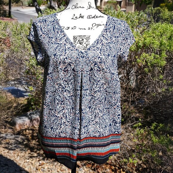 DR2 Navy White Paisley Print Short Sleeve V-Neck Top - Picture 1 of 2